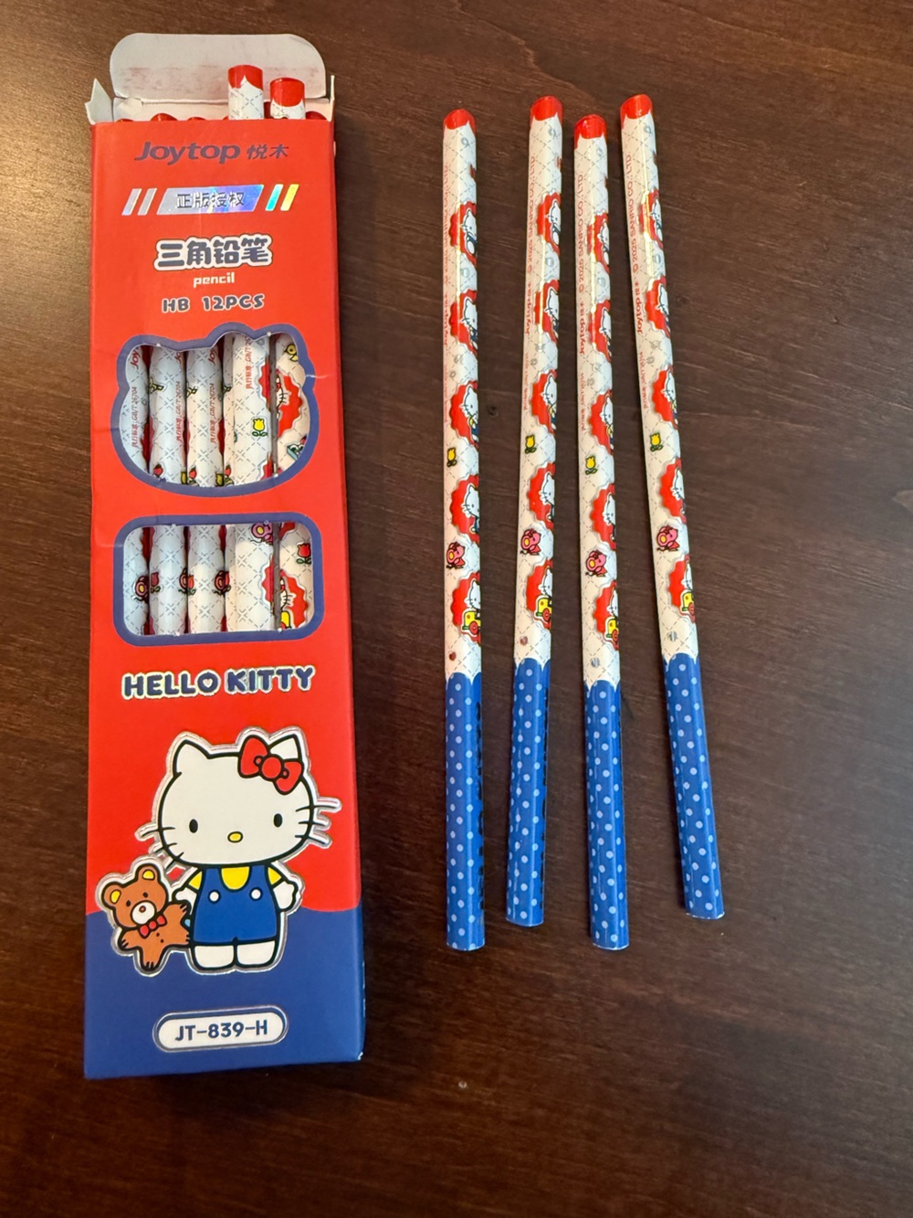 NWT! Sanrio Hello Kitty box with 12 pencils. Authentic licensed item.